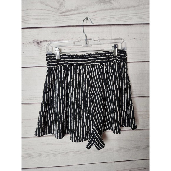 Silence + Noise Womens Paperbag Shorts Striped Elastic Waist Flowy Black White M - Picture 2 of 7